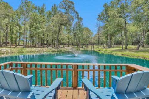 Blue Pond Cottage Retreat Near Lake Conroe