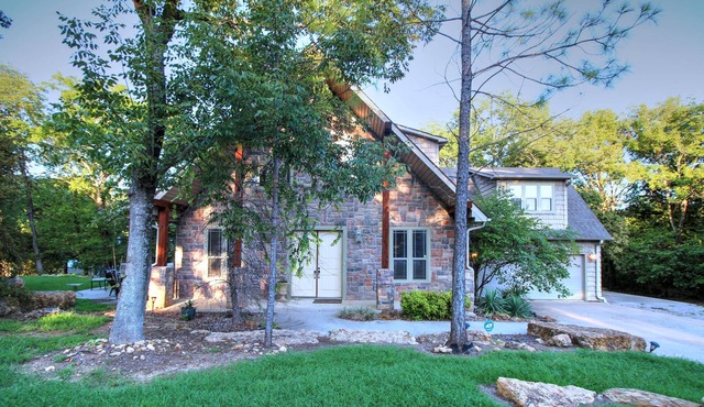 Bluebird Landing is a family-friendly home near Alberta Creek & Washita Point