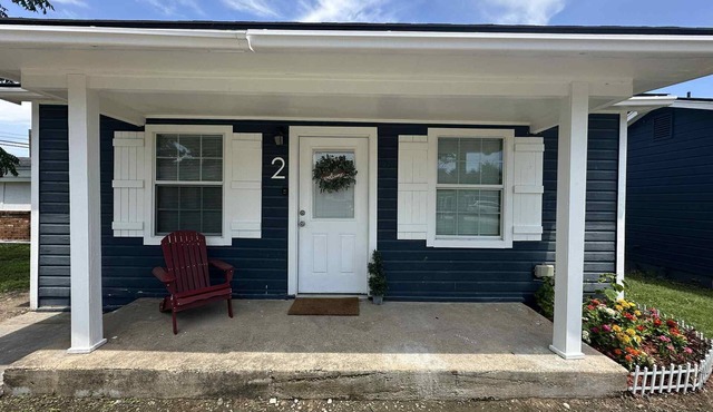 Bluebonnet Cottages by the Lake - Cabin 2