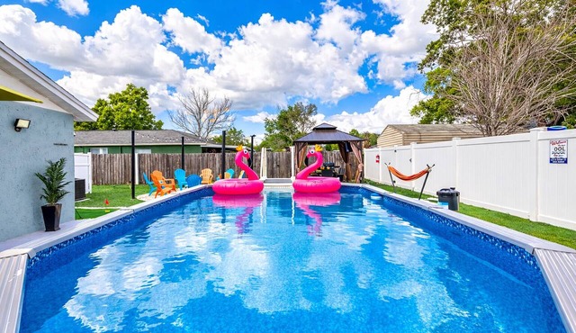 Bluewood retreat/12ppl/pool/hot tub/location!