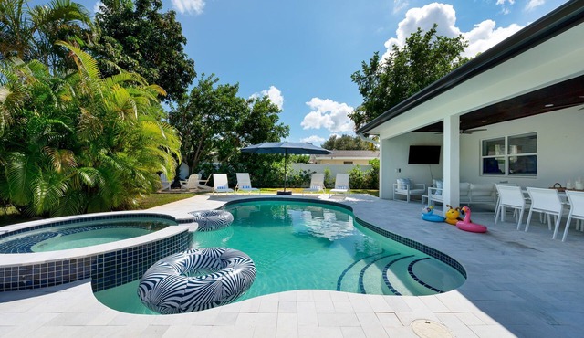 Boynton Beach 4BR Pool Spa, Aug Last-Min Deal in Boynton Beach