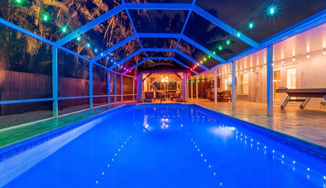BoyntonBeach Renovated House: Safest Area, Screened Pool, Patio, Bar, Near Beach