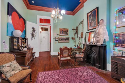 Bright retreat w private balcony & garden views