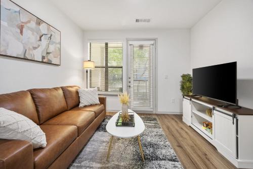 Brighthaven Frisco Retreat with Pool & EV Parking