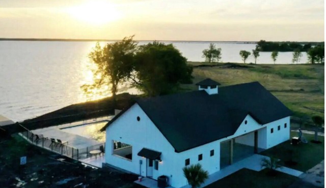 Bring your RV and camp by the majestic and peaceful Richland Creek Reservoir.