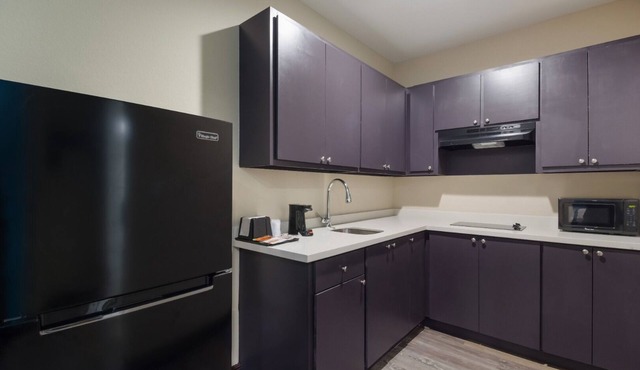 Budget-Friendly Room w/Kitchenette | Right off Highway 6, Near Galveston Beach
