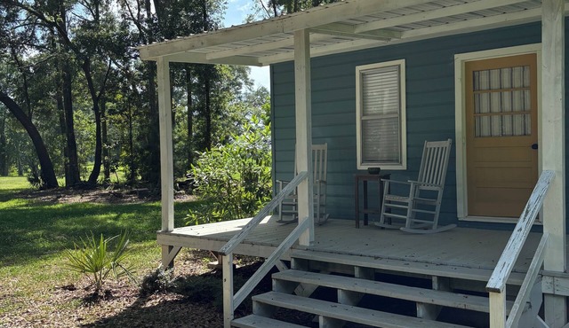 Cabin on the Bayou - Great for Local Getaway or Weekly Area Work