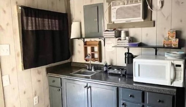 Camp house /cabin Near Lake O' Pines/Avinger