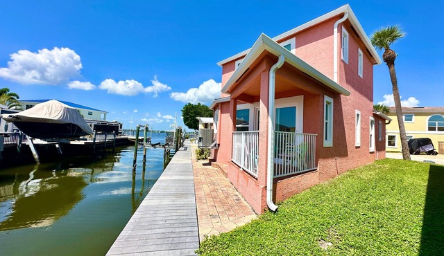 Canal front 1 bed 1 bath canal front home on the Intracoastal