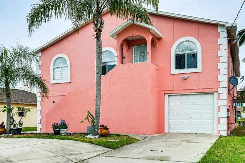 Canal-Front Home w/Boat Dock & Lanai in Hudson