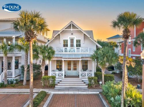 Carefree Cottage - 46 E Seacrest Blvd