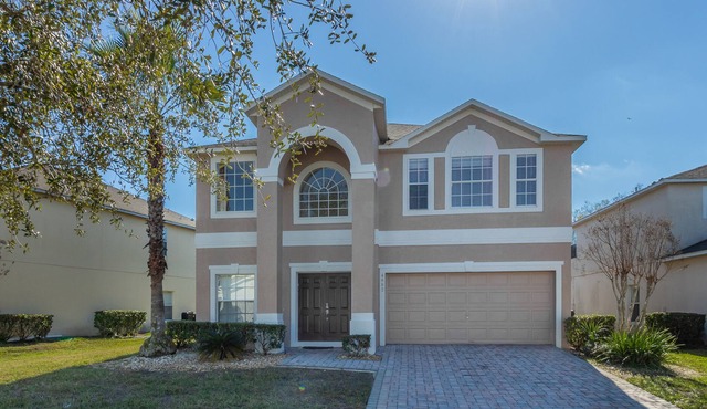 Carousel - Luxurious 4 Bedroom Pool Home Less than 15 Minutes from Disney! in Kissimmee