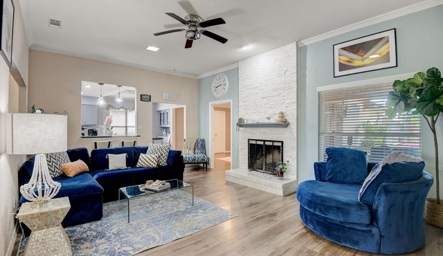 Carrollton Retreat! 4BD/POOL TABLE *