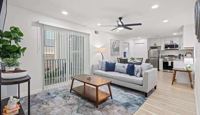 Central Dallas stay/Pool/Gym/Med district/Oaklawn