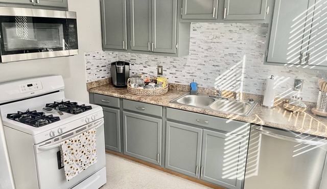 Centrally Located/Nice neighborhood/cozy home