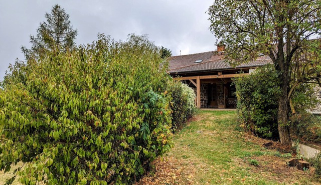 Charming Cottage near La Chaise-Dieu: Tranquil Retreat, Spacious Grounds, and Cozy Interiors in Saint-Didier-sur-Doulon