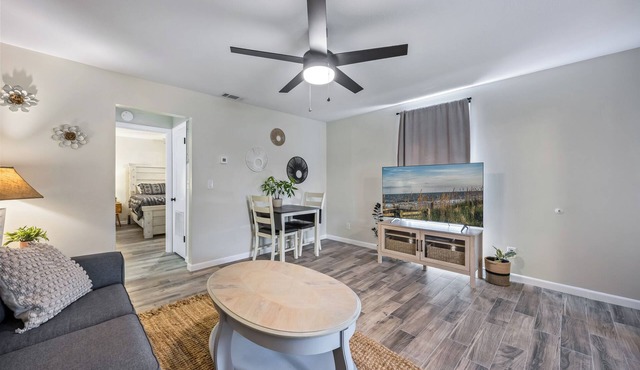 Charming 1-bedroom chalet in Melbourne awaits you. in Melbourne