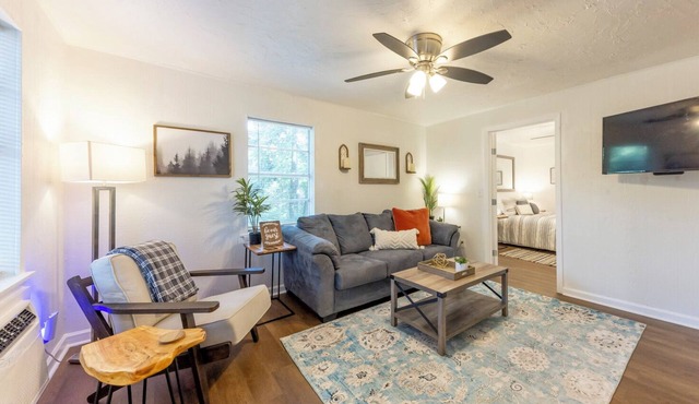Charming 2-bedroom apartment with AC, WiFi in Benton