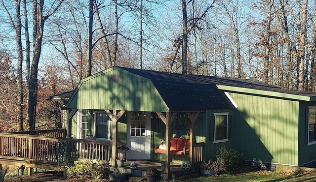 Charming 2-bedroom cabin close to The Cossatot River.