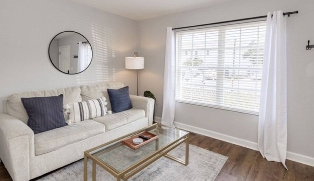 Charming 2-bedroom condo in lovely Oxford