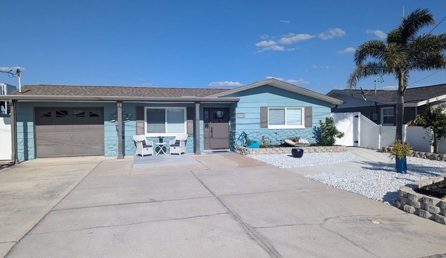 Charming 2-bedroom house in peaceful Hudson.