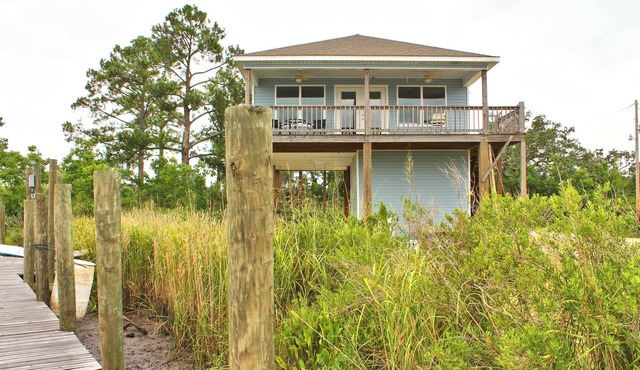 Charming 2-bedroom house on the water in lovely Bay St. Louis