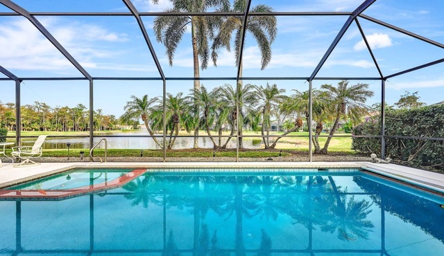 Charming 3-bedroom house with AC, fitness room, WiFi in Bonita Springs
