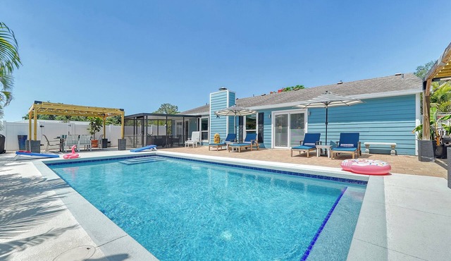 Charming 3-bedroom house with private pool and in delightful Sarasota.