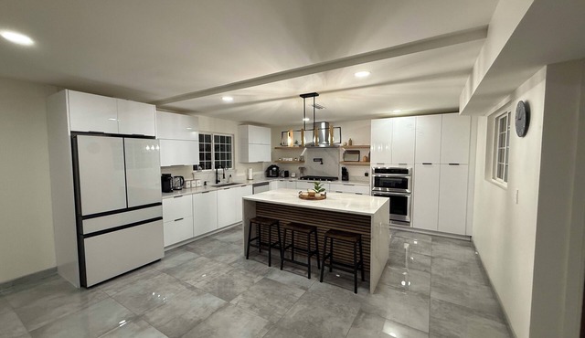 Charming 3-bedroom townhome with WiFi, AC in delightful Dallas