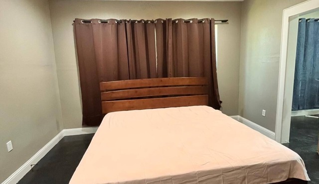 Charming 4-bedroom house with AC and WiFi in wonderful Dallas in Dallas