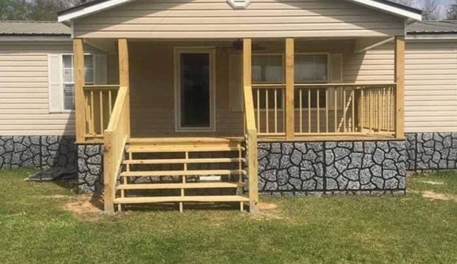 Charming 4-bedroom mobile home with AC and WiFi in delightful Butler