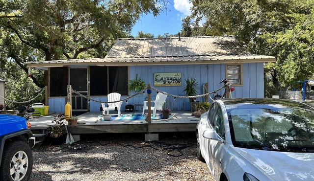 Charming cabin among the oaks of Grand Isle