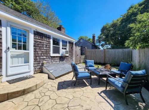 Charming Cape-Cod Cottage by Summer in Dennis