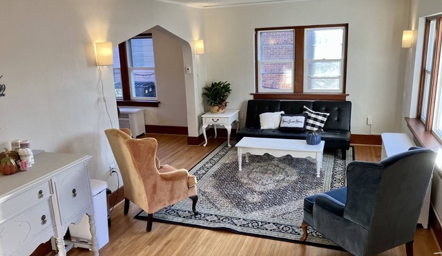 Charming & convenient house in downtown Marshall in Marshall