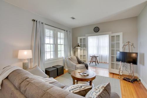 Charming Cottage w/Mississippi River Views!