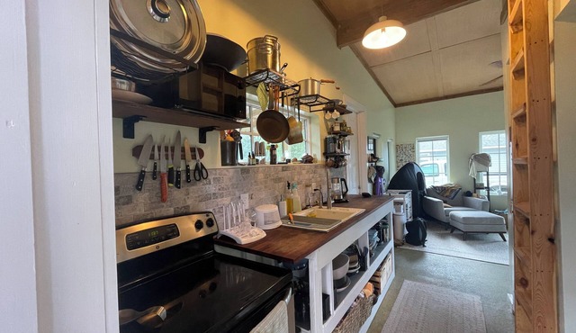 Charming tiny house in Gulf Shores with open loft and lots of natural light