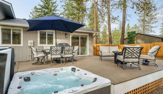 Charming Valley Home I Hot Tub Getaway! in Spokane Valley
