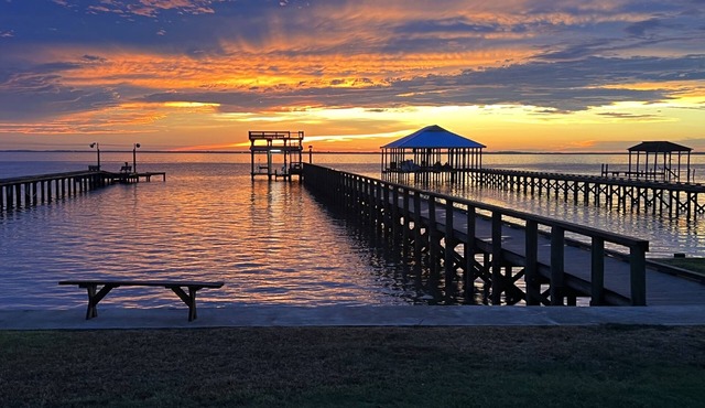 Cissie by the Sea 2.0-Fishing,Boat Stall,Sunsets,Best Wharf at Hebert's Landing!