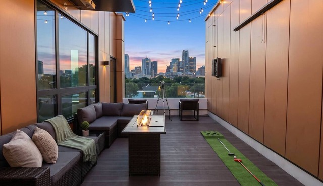 City View + Outdoor Projector With FirePit+PoolTbl+Golf+Dart+Golf+Grill+Sleeps16 in Dallas