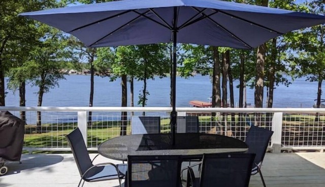 Clancy's Canoe: Lakefront Cypress Springs Cabin, Boat Slip, Kayak, Deck & More