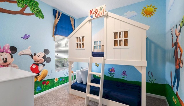 Closest resort to Disney/Private Pool and Hot Tub/Gated Community/FreeWifi in Kissimmee