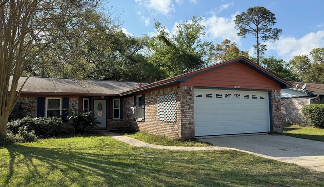 Coastal calm &I-10 convenience: 3BR/2BA beach themed house