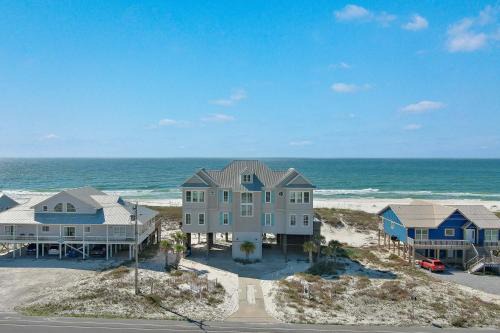 Coastal Comfort by GSVR - Beachfront Luxury Home with Pool & Elevator - FREE Activities and Golf