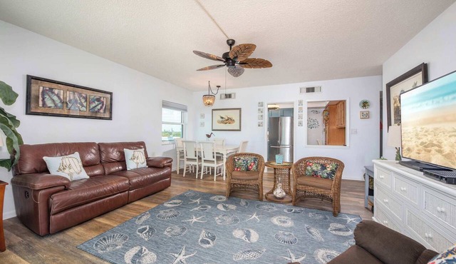Coastal condo w/balcony views & beach access