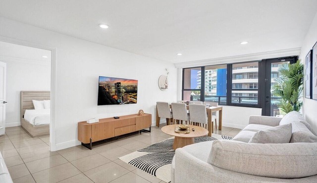 Coastal Condo with Resort Service, Pools & Gym 407