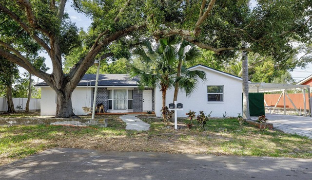 Coastal Cowgirl Retreat Near Beach + Downtown