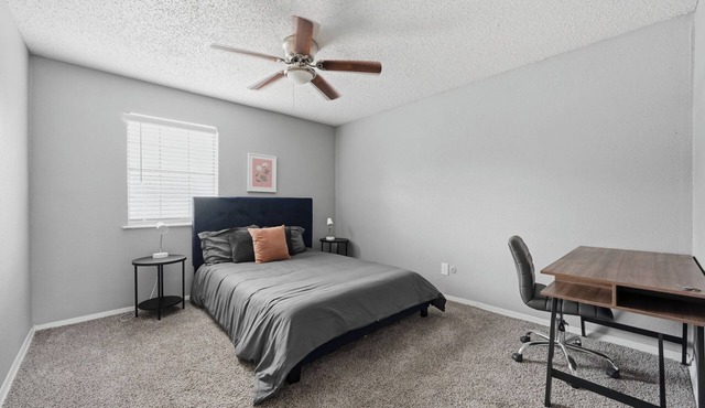 Comfortable 2BR townhome perfect for longer stays in Arlington