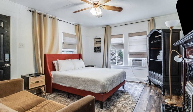 Comfortable 3BR Home Near Downtown