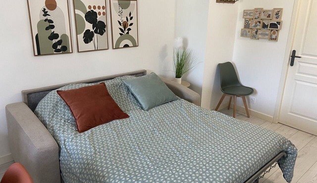 Comfortable, fully equipped studio apartment—fiber internet—in the Duras center, across from the Château in Duras