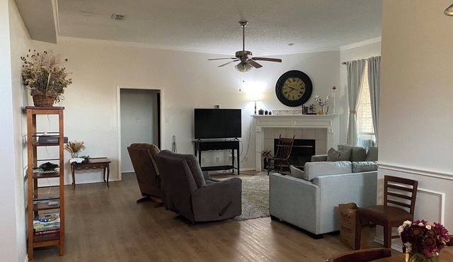 Comfortable, FULLY furnished 3 Bedroom Home on Burleson Cul-De-Sac in Burleson